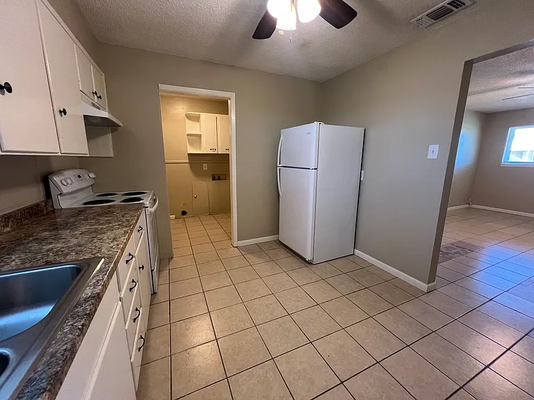 1535 Cleo St — Photo 5