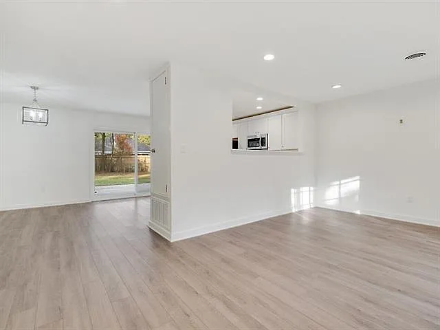 1605 Dupard St — Photo 4