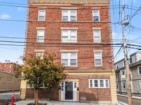 29 Palmer St, Salem, MA