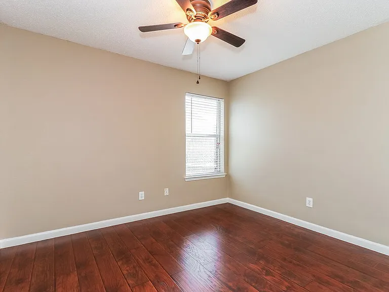 528 Cambridge Dr — Photo 13