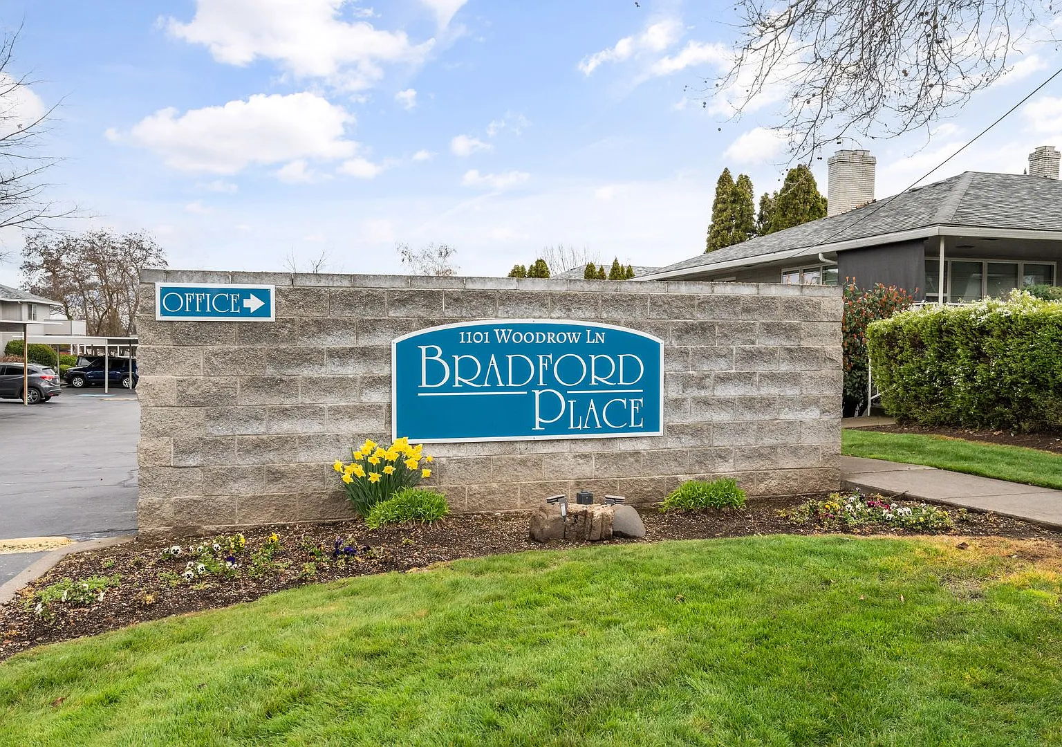 Bradford Place — Photo 1