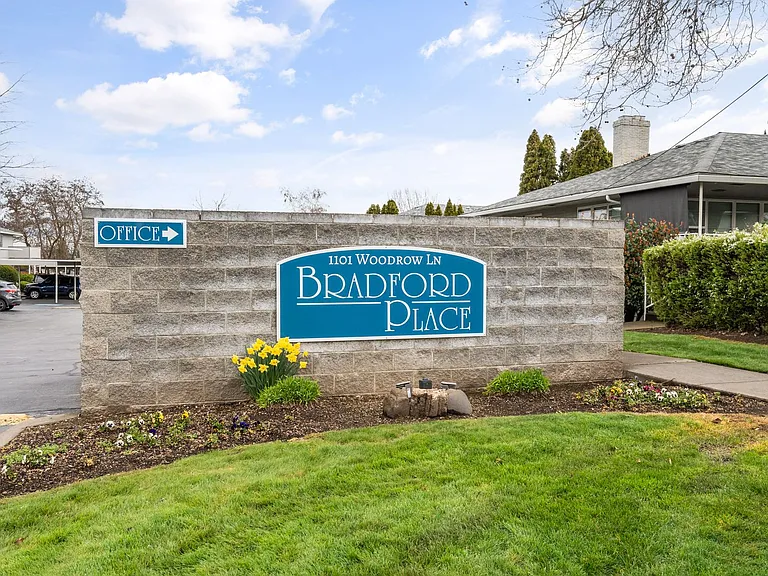 Bradford Place — Photo 1
