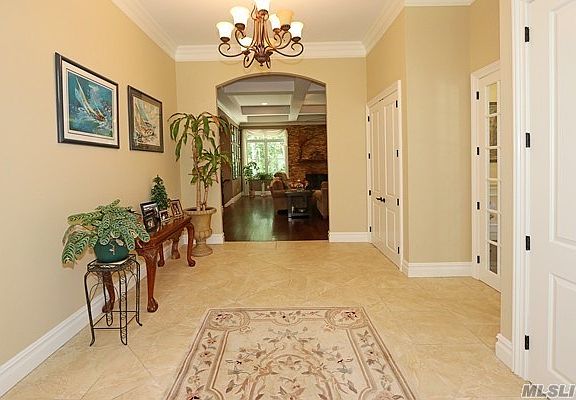 4th image of 15 Woodmere Dr