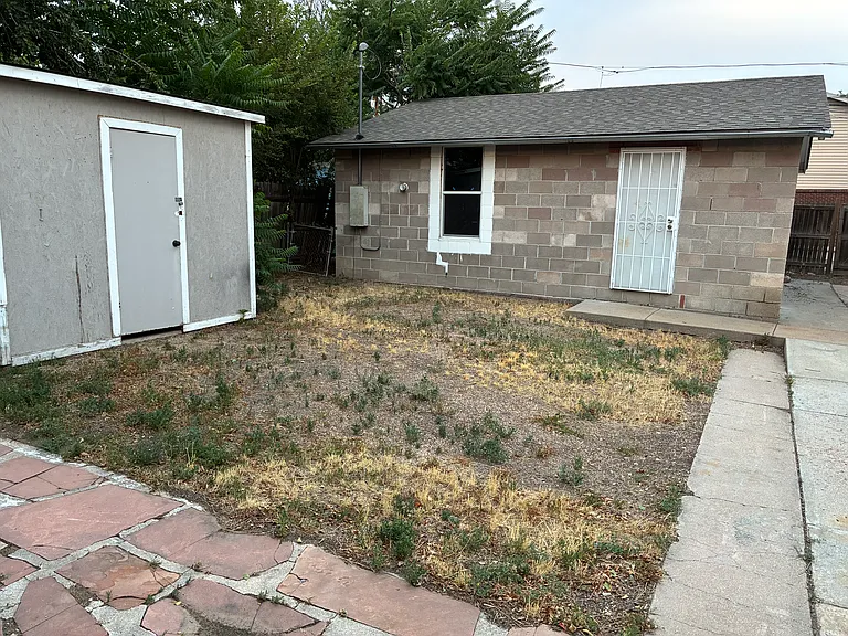 956 Meade St — Photo 4