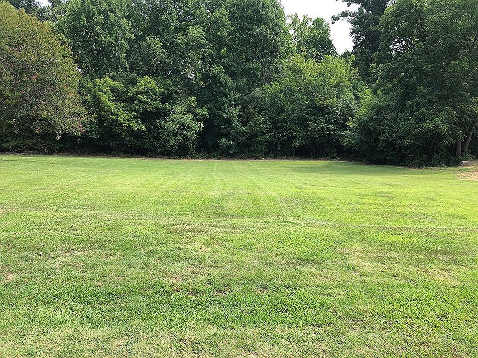 2nd image of 804 Oval Ave