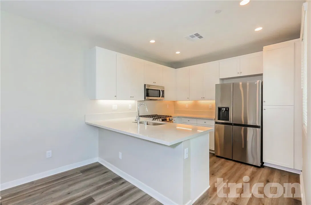 3 bed, 2.5 bath, 1524 sqft, $3,289 — Photo 3