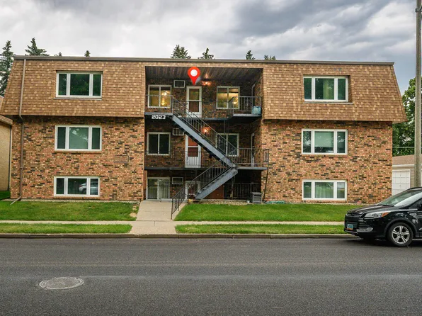 2023 N Kavaney Dr APT 8, Bismarck, ND 58501