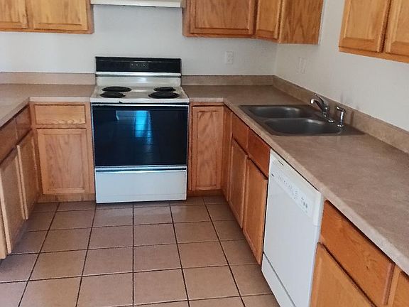 4th image of 3149 Applewood Dr #101