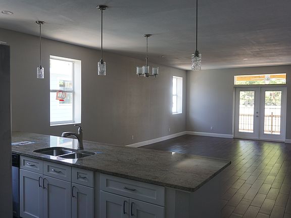 5th image of 4731 Chancellor St NE