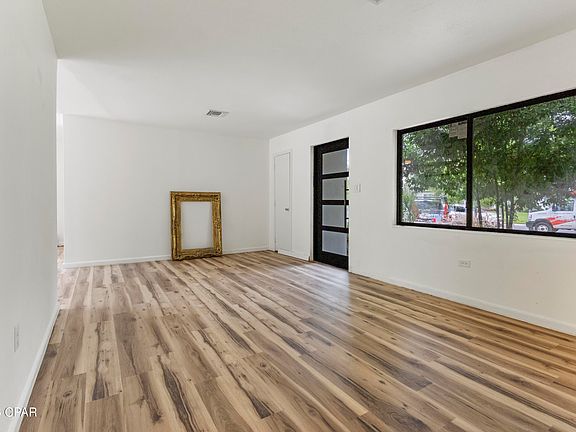 5th image of 523 S Bonita Ave