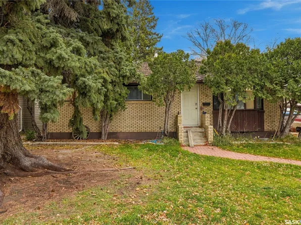 2325 Wiggins Avenue S, Saskatoon, SK S7J 1W8