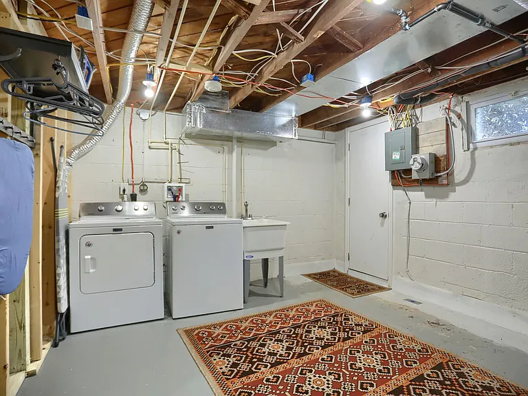 1207 Anglesea St — Photo 19
