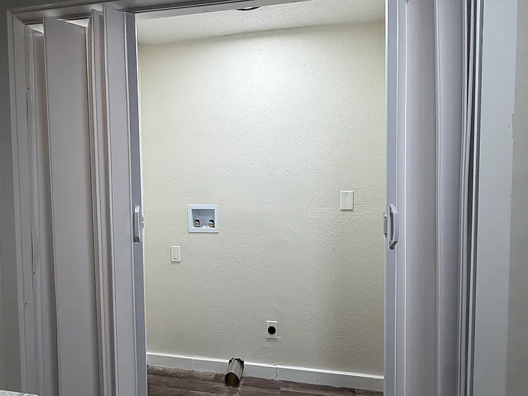 8 E Brooks Rd — Photo 13