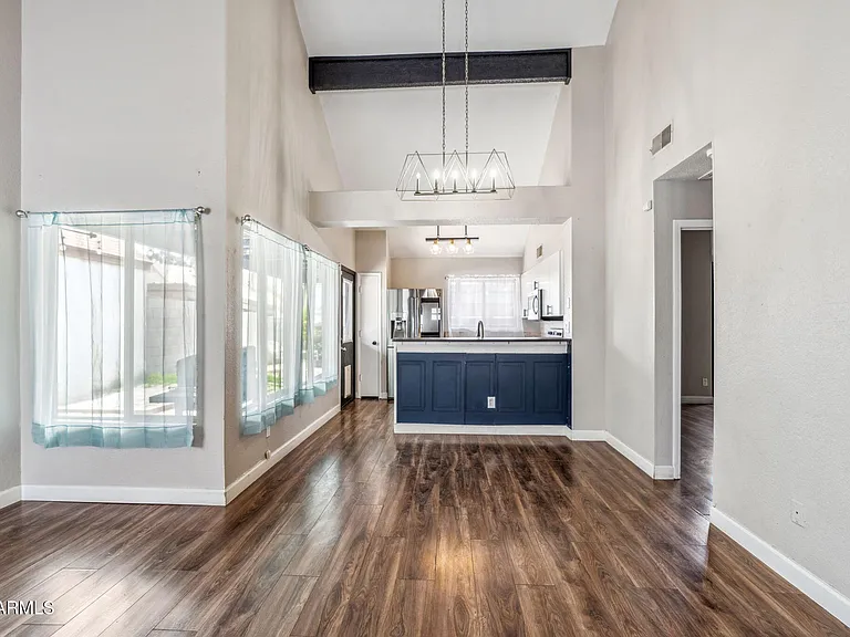 2129 W Rose Garden Ln — Photo 8