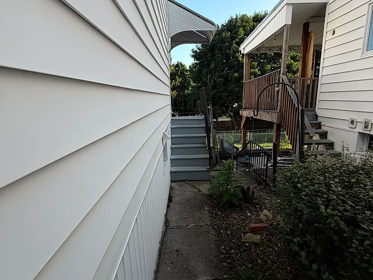 507 E 5th St #1 — Photo 12