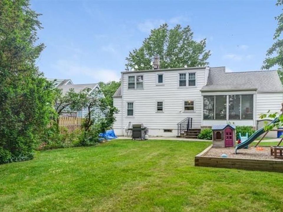 2nd image of 89 Linden Ave