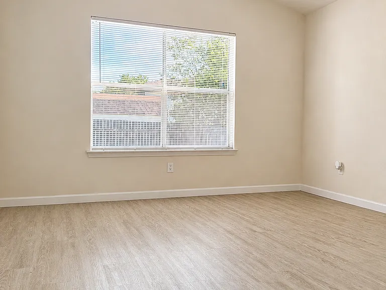 1017 Reynaldo St — Photo 7