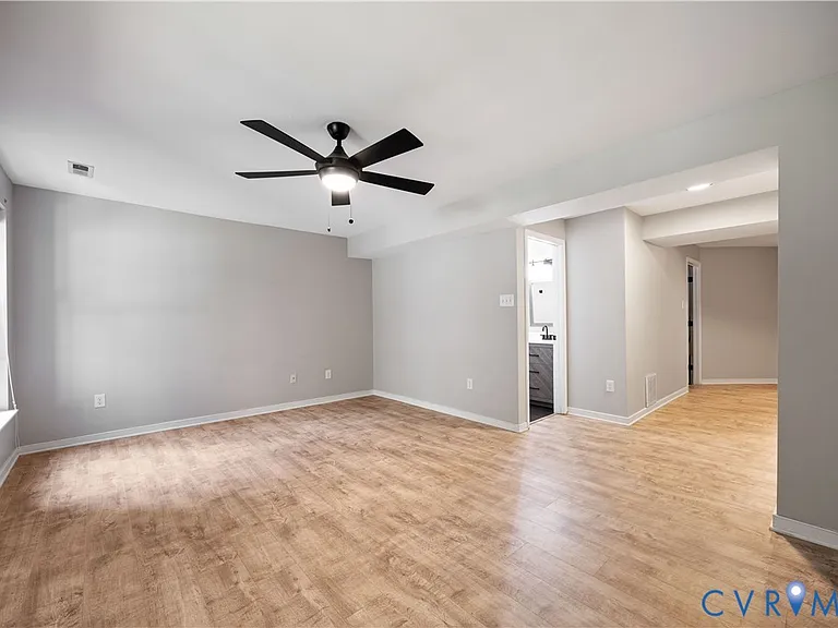 2805 Queensland Dr — Photo 23