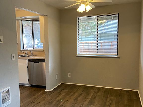 5th image of 175 SW Kalmia St Ste 3
