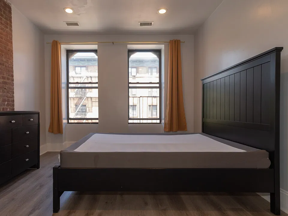 340 Manhattan Ave #5S