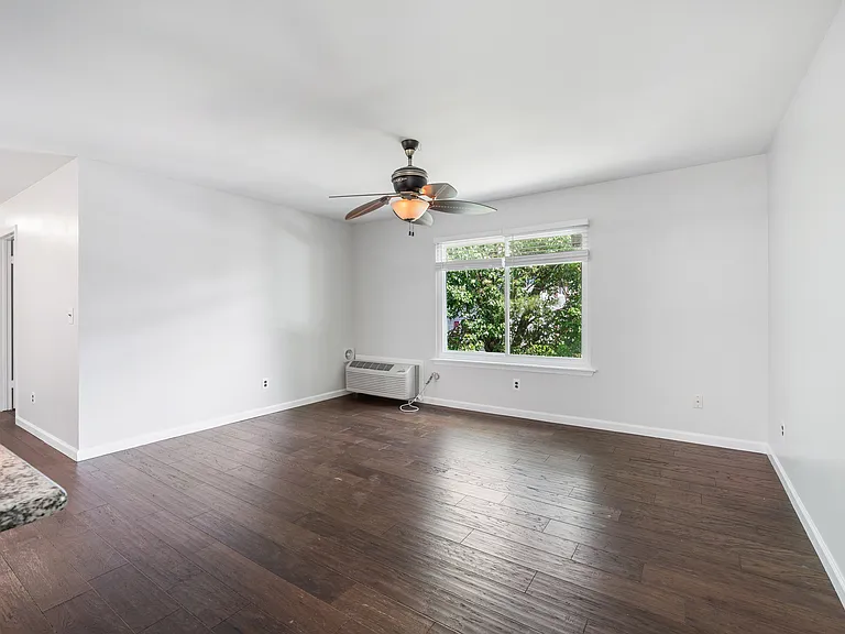 30 Bolton Ct — Photo 3