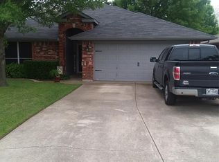701 Big Willow Dr, Saginaw, TX 76179