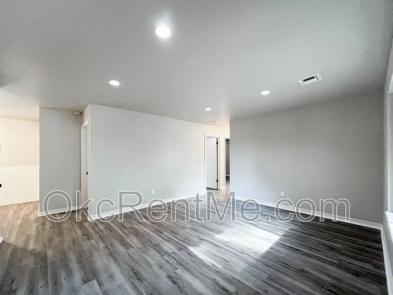 2700 N Wheeler Ave — Photo 4