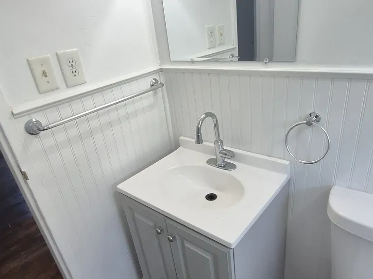 2505 Redwood Ave — Photo 12