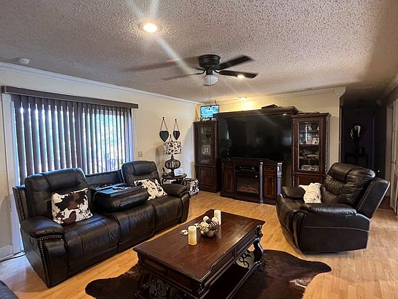 5th image of 409 Connecticut Dr