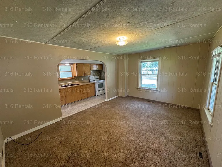 227 SW 4th St — Photo 8