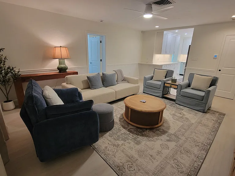 323 Madison Dr — Photo 2