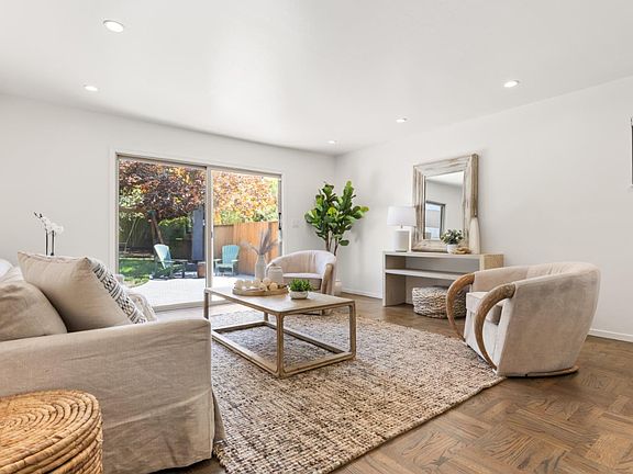 4th image of 1096 Valencia Way