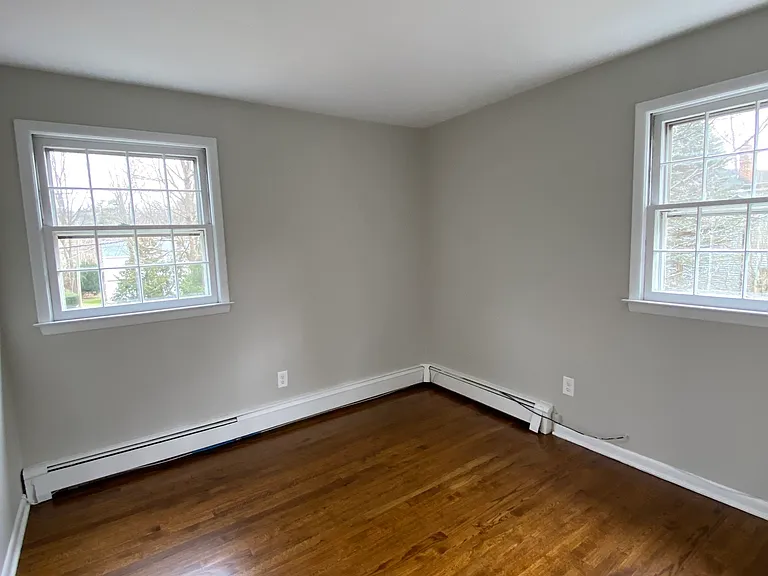 135 Millport Ave — Photo 9