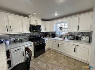 918 N Guadalupe St, Seguin, TX 78155