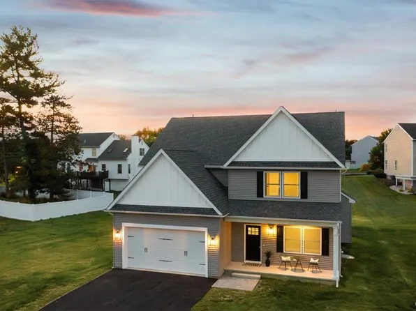 431 Freedom Ct, Easton, PA 18040