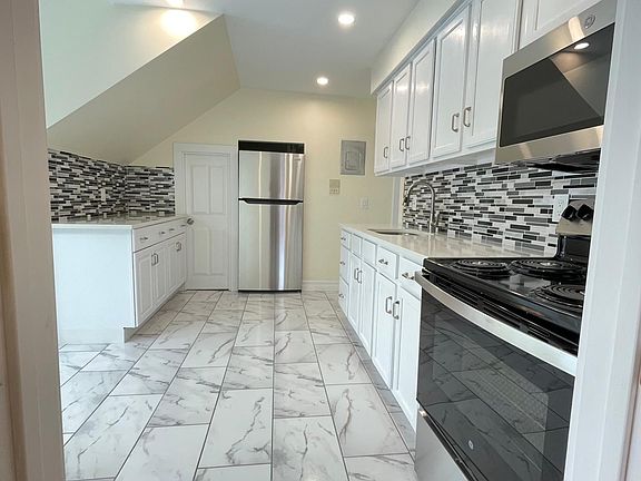 2nd image of 52 Battle Ave #2