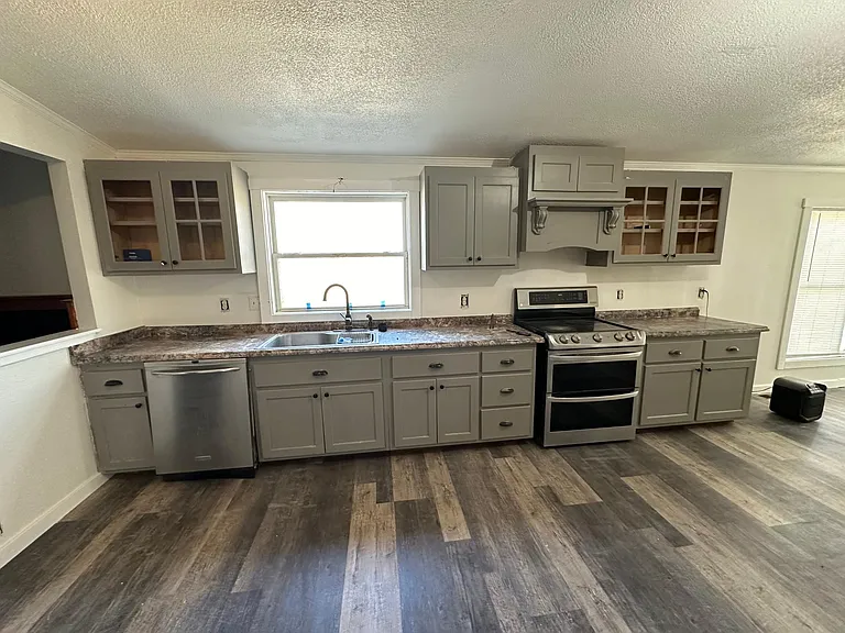 643 Northwood Cir — Photo 1