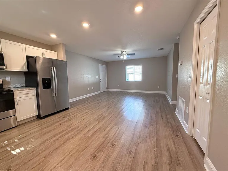 1137 Sycamore St — Photo 3