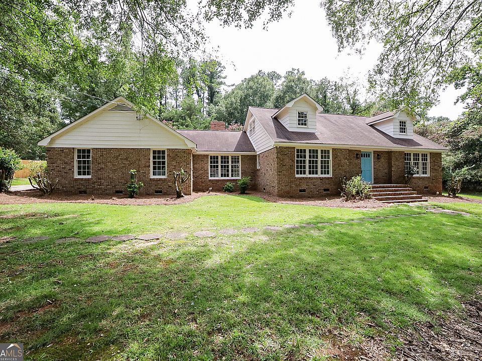 1st image of 215 Lenox Rd