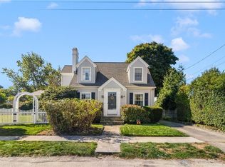 37 Parkside Dr, Warwick, RI 02888