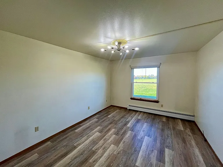 619 Laurel Ct — Photo 16