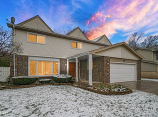 3244 N Daniels Ct, Arlington Heights, IL 60004