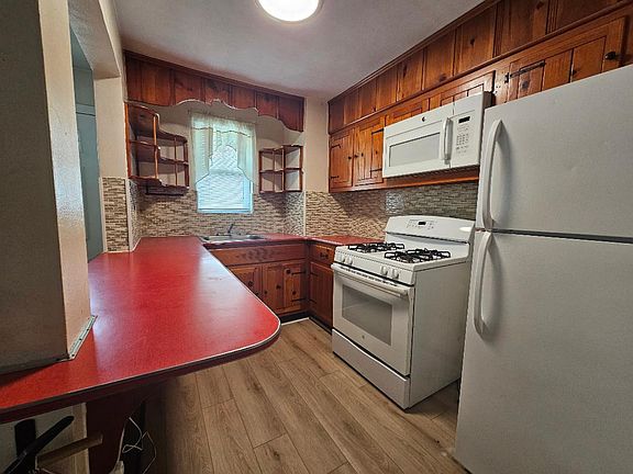 Kitchen 2 - Refrigerator, Stove, and Microwave (east wing)