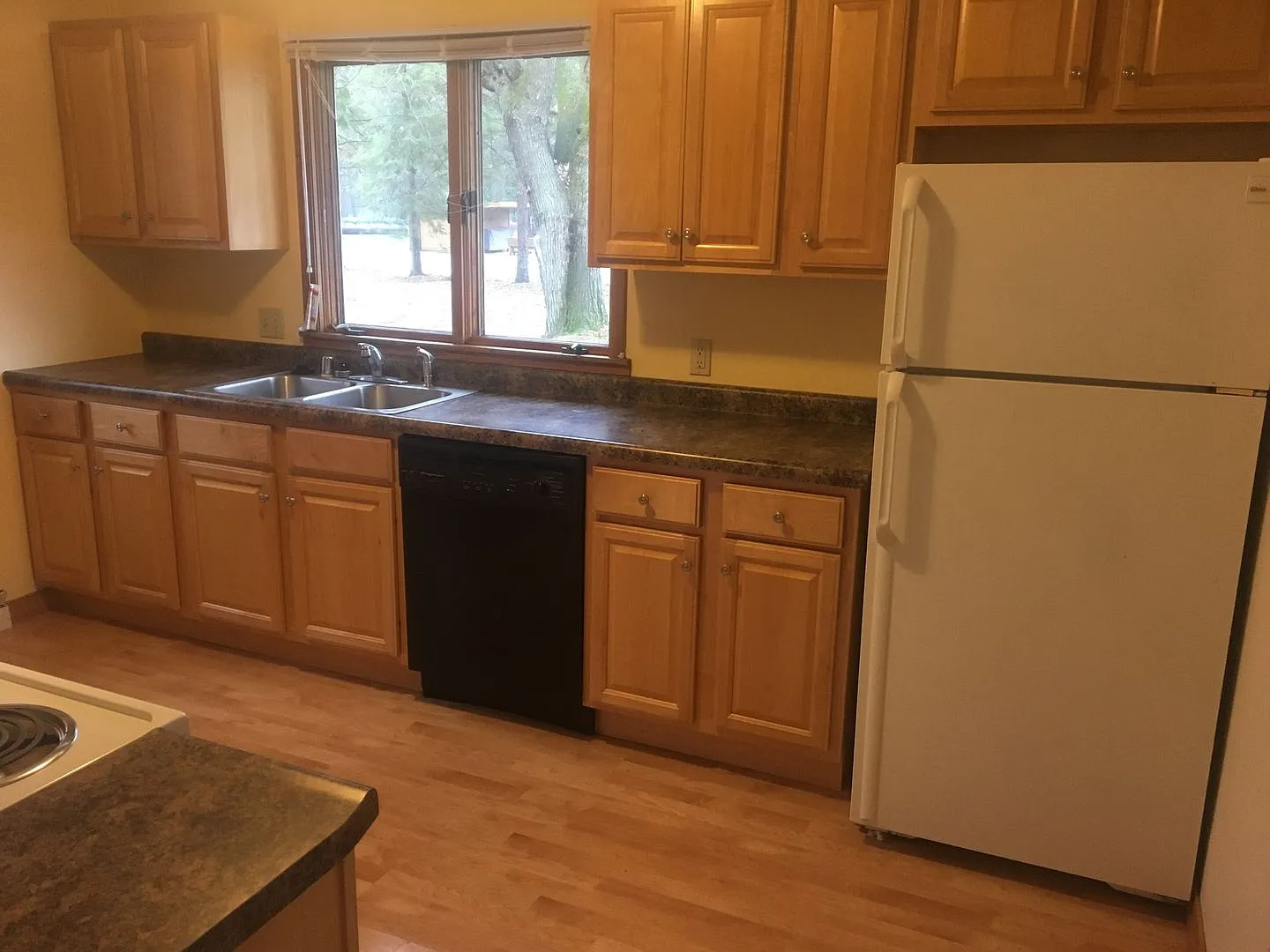 Beautiful 3 Bedroom Water Front Home with Dock — Photo 4