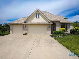 8102 Walnut Ct, Findlay, OH 45840