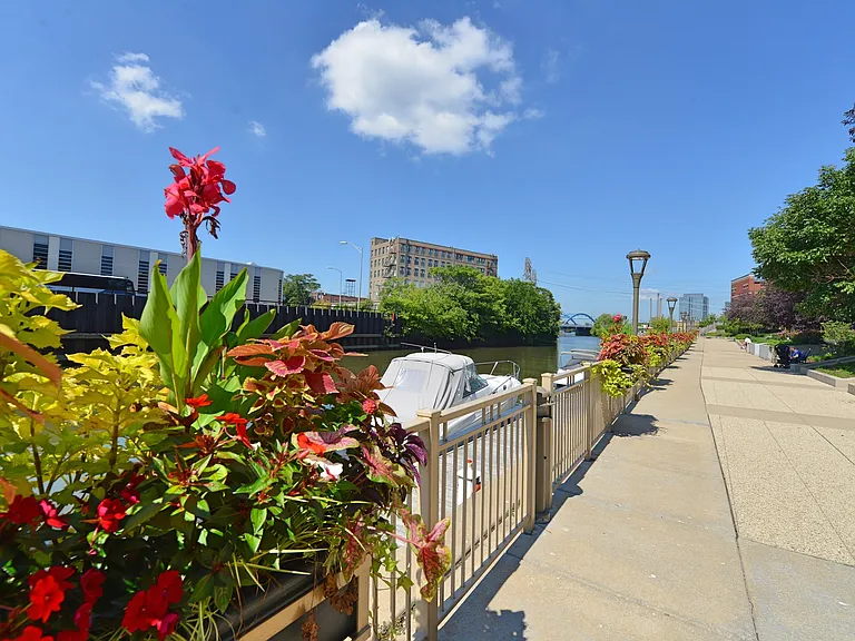 900 N Kingsbury St #809 — Photo 34