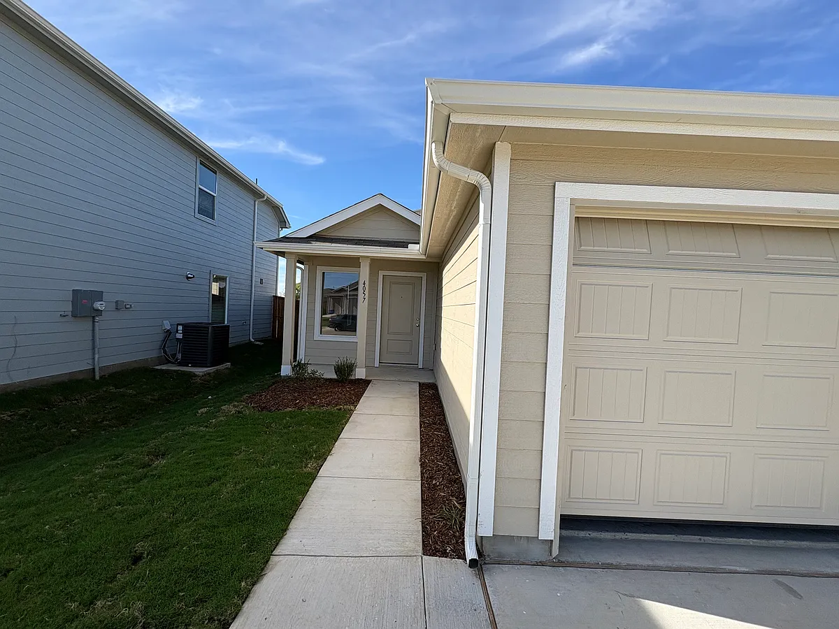 Building Photo - 4057 Equestrian Dr