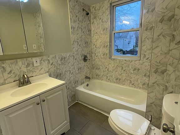 5th image of 17 Nassau Pl #2F