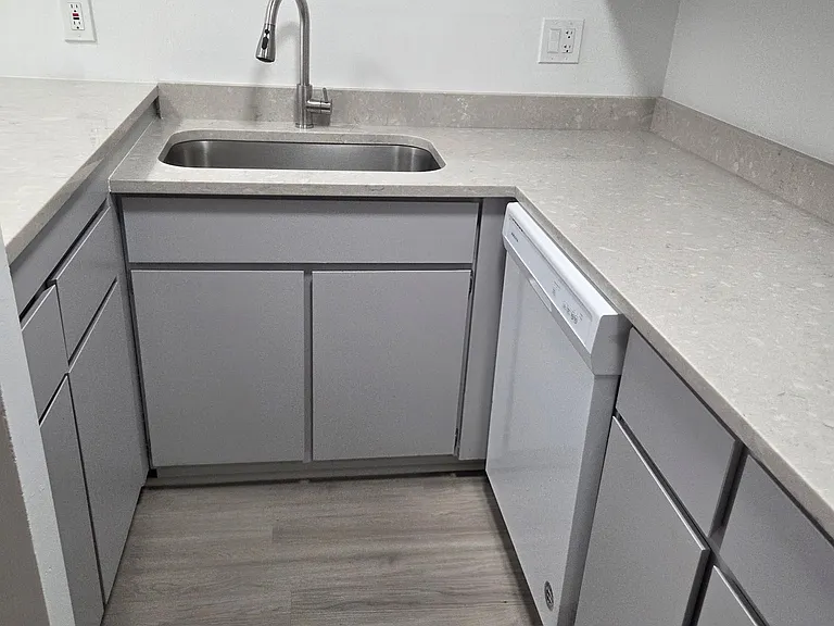 420 Hill St #7 — Photo 3