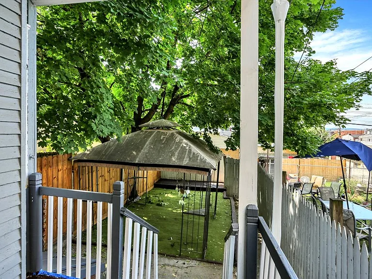 234 W Douglass St — Photo 30